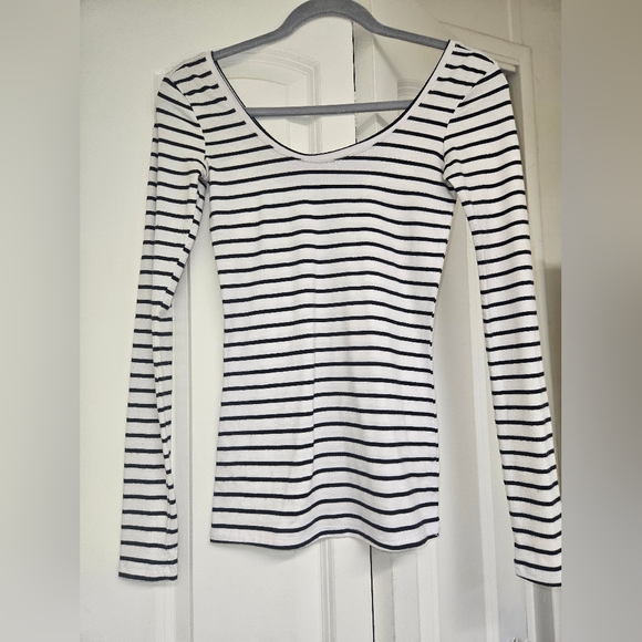 NOLLIE WOMEN'S XS WHITE W/BLACK STRIPES. EXCELLENT CONDITION. MEASUREMENTS. - Picture 8 of 12